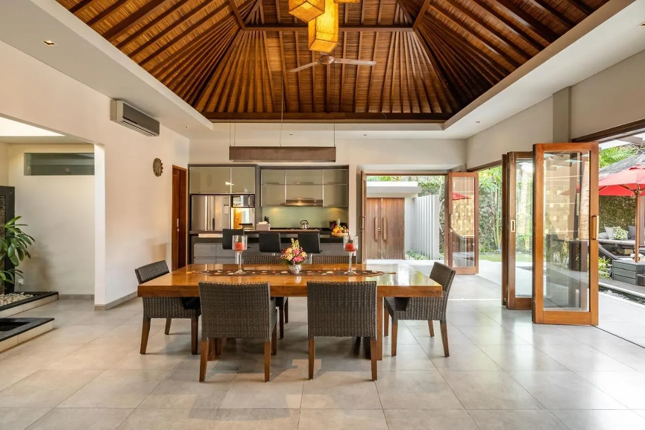 Villa 500M2 With 14M Pool, Bbq, Pinball - Seminyak  סמיניאק
