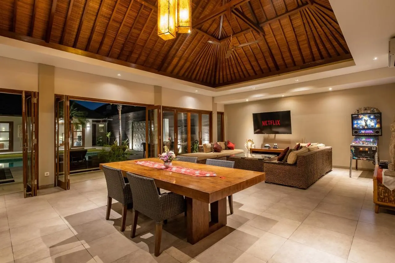 Villa 500M2 With 14M Pool, Bbq, Pinball - Seminyak 0*,  Indonesia